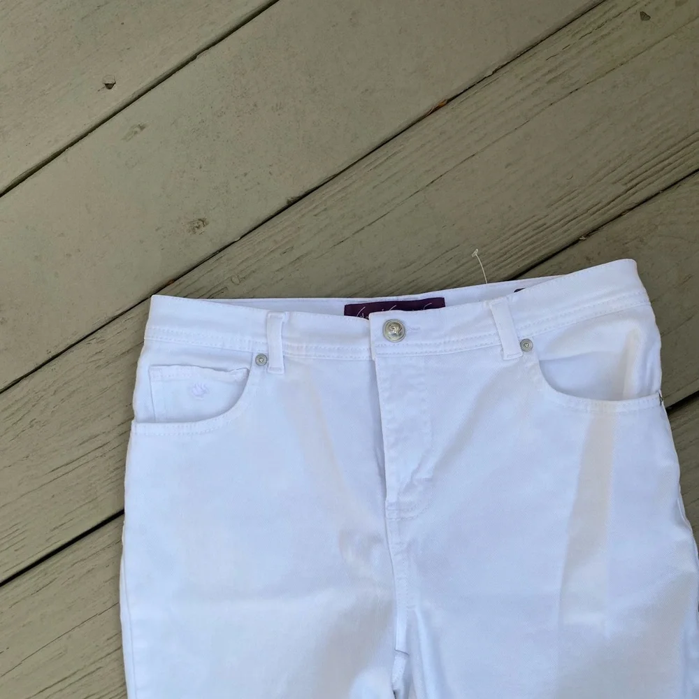 GLORIA VANDERBILT White (AMANDA) Straight-Leg Cropped Jeans, Size: 8 (see meas.)